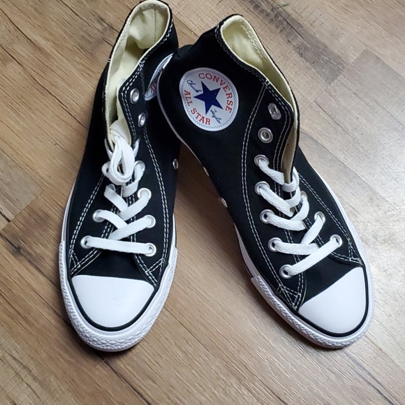 converse high top tennis shoes